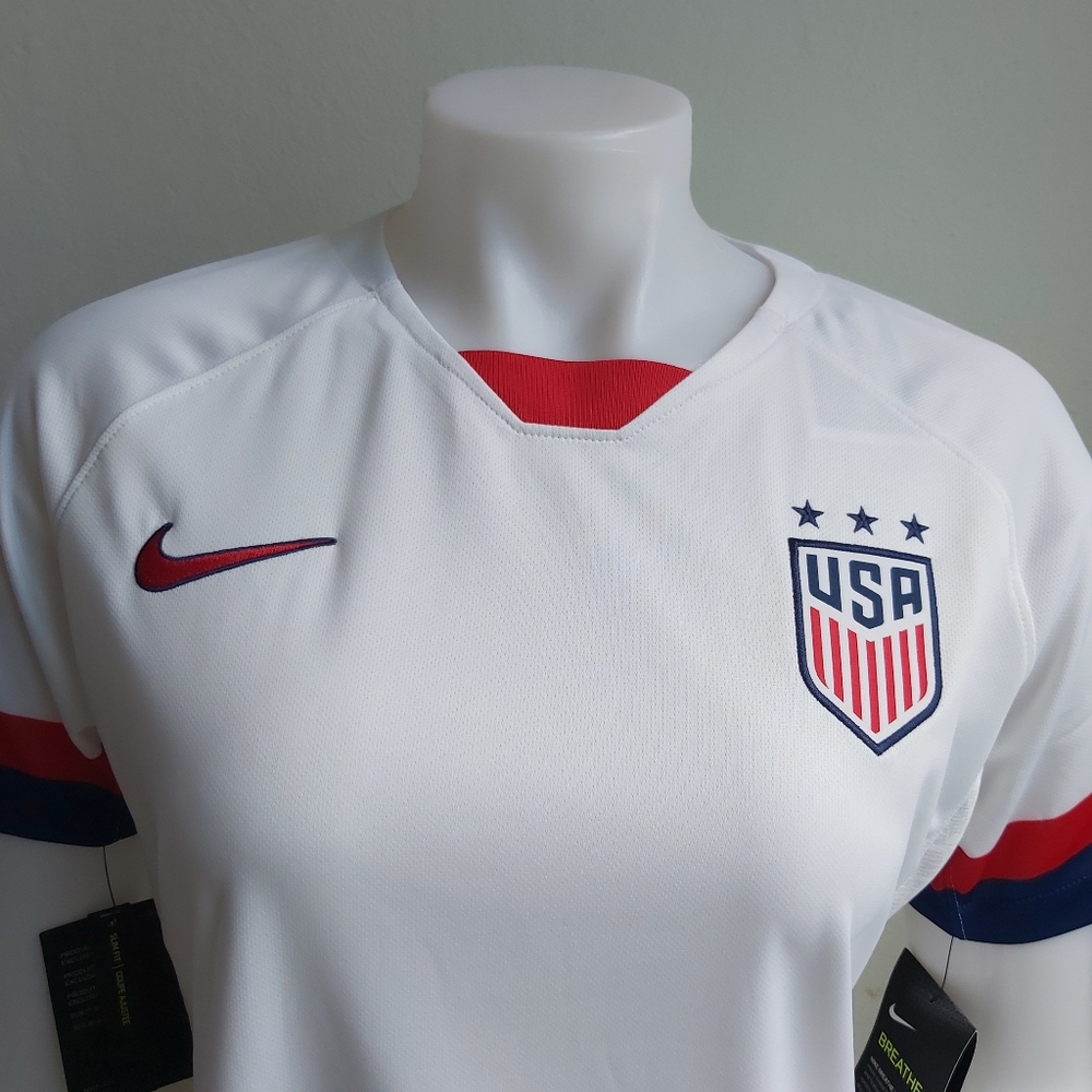 Nike USA Women's Stadium Home Soccer Jersey NWT Size Medium $90